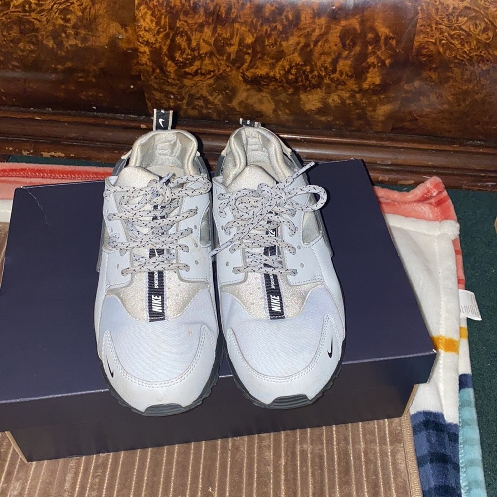 Sneakers - Picture 2 of 3